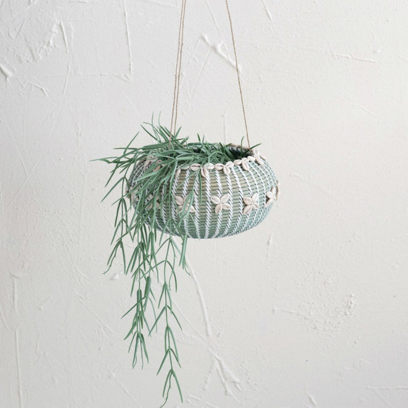 Cesta/Maceta Colgante de Rattan con Conchas y Colgador de Yute – Aguamarina