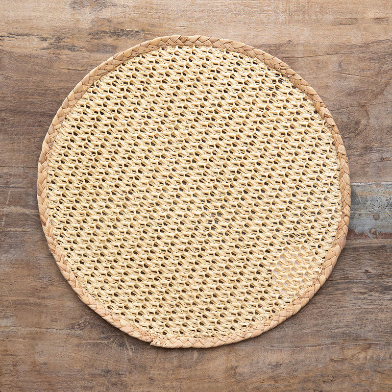 Individual Redondo Beige – Fibra Natural Tejida a Mano 35 cm