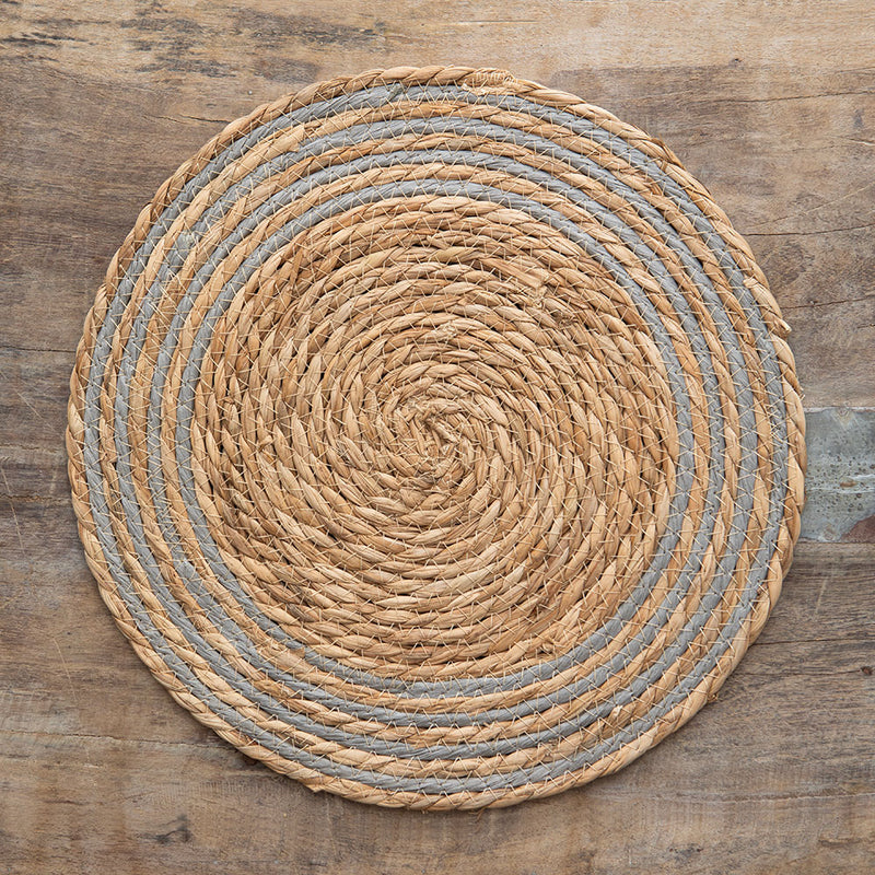 Individual Redondo Líneas Gris – Fibra Natural Tejida a Mano 35 cm